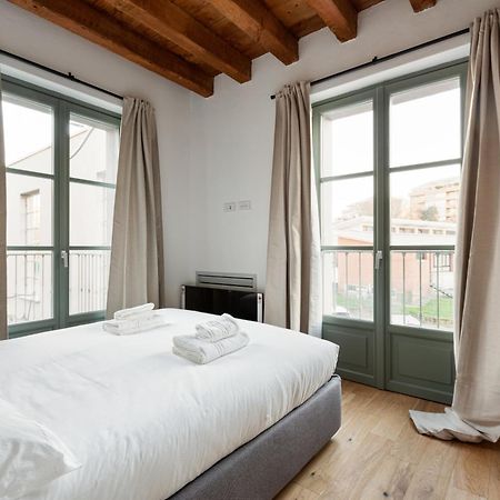 Modern Apartment In Milan With Balcony Exterior foto